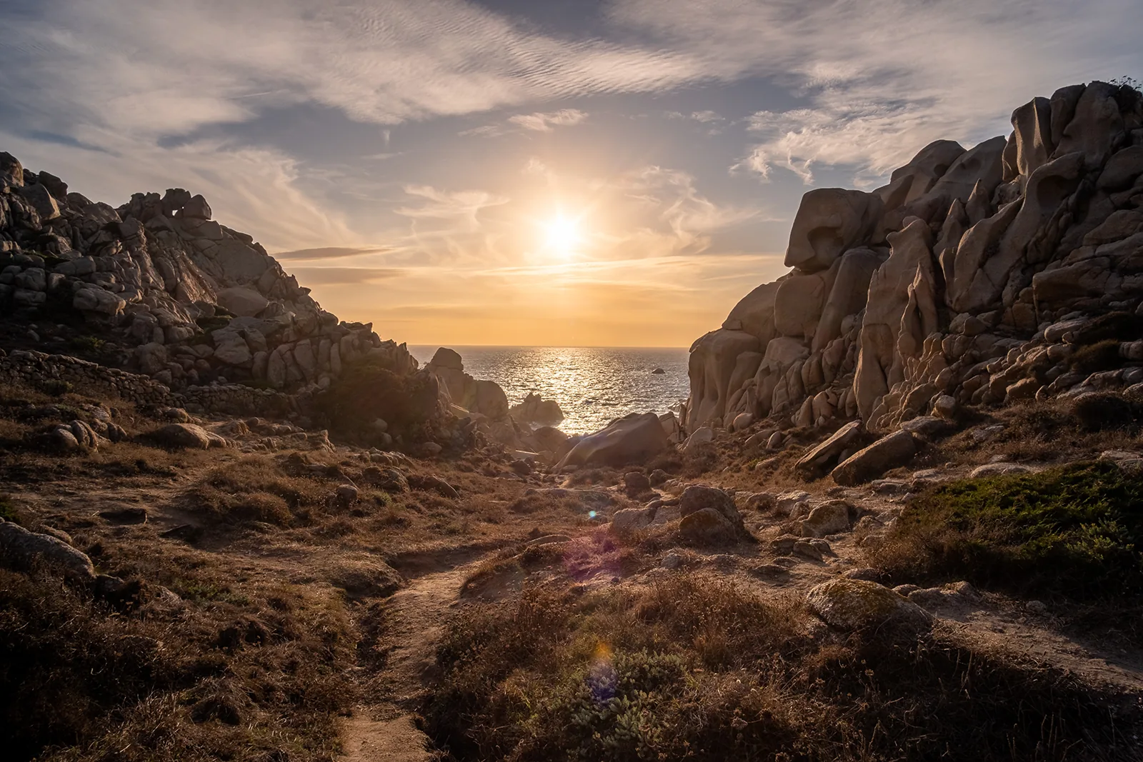 Rocce e mare al tramonto a Capo Testa, Sardegna